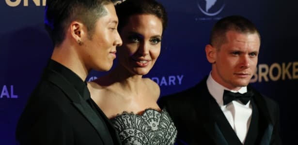 Angelina Jolie se arrepende e diz que vai continuar a atuar