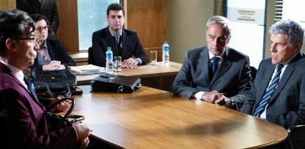 ‘‘Império’’: Téo e Cláudio se enfrentam em audiência de conciliação