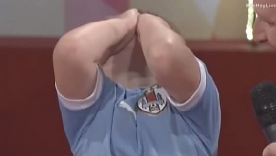 Neymar faz garoto se emocionar durante Teleton uruguaio