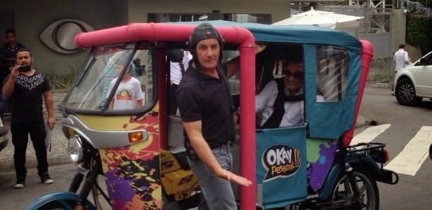 Otávio Mesquita invade a Band e cria saia justa