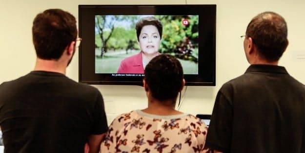 Brasileiro passa três meses por ano na frente da televisão