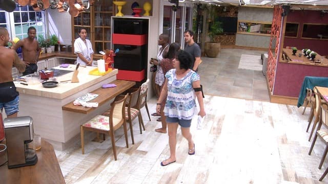 "BBB15": Participantes sofrem punição; Globo tranca geladeira e limita alimentação dos confinados
