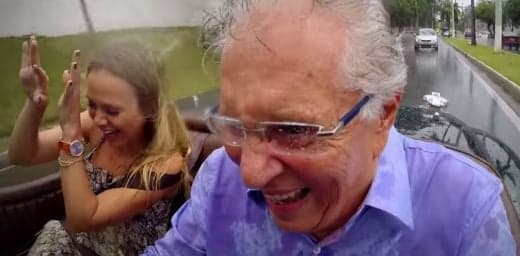 Tempo muda e Eliana e Carlos Alberto tomam chuva durante gravação