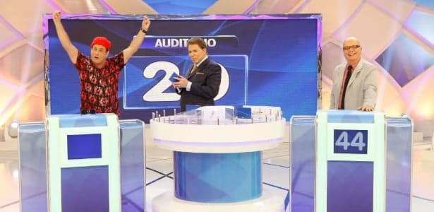 Silvio Santos retorna das férias e exibe programa ao lado de Marcelo Tas