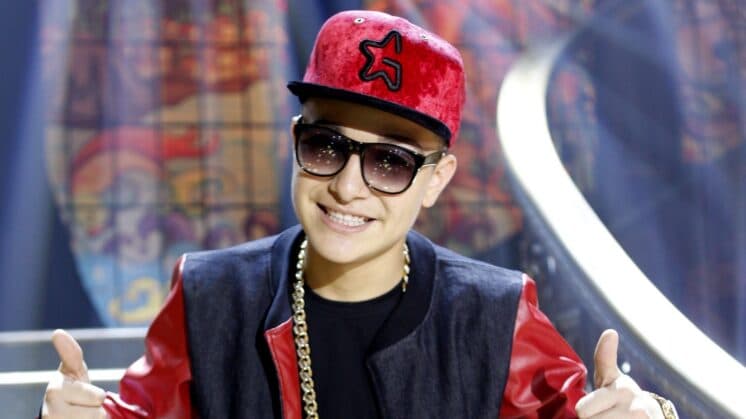 MC Gui tenta fazer cambalhota e sofre acidente em show
