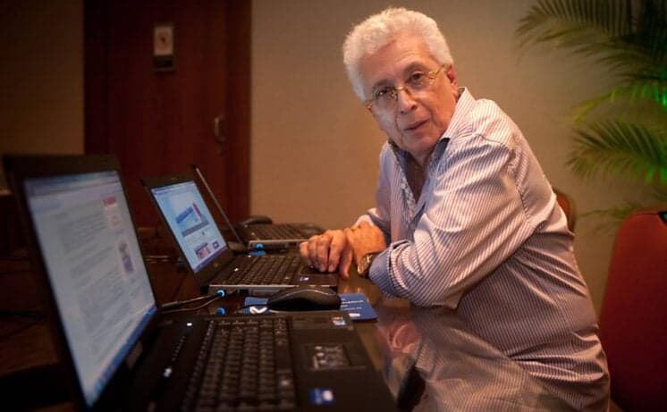 "Entediado", Aguinaldo Silva decreta fim de férias e escreve nova minissérie