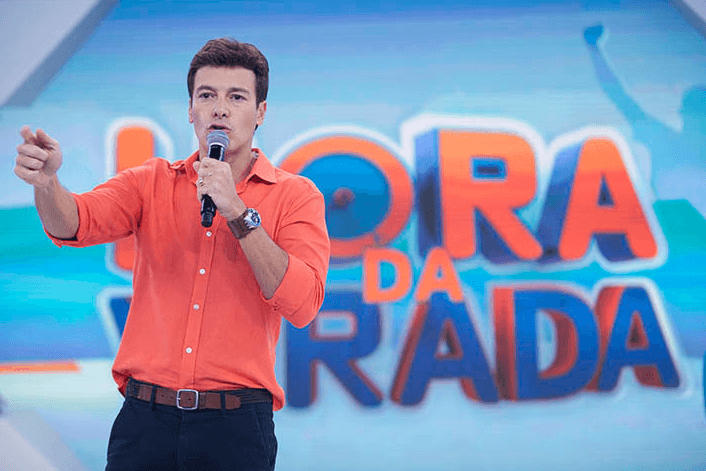 Após semanas, Record volta a apostar em assistencialismo no "Hora do Faro"