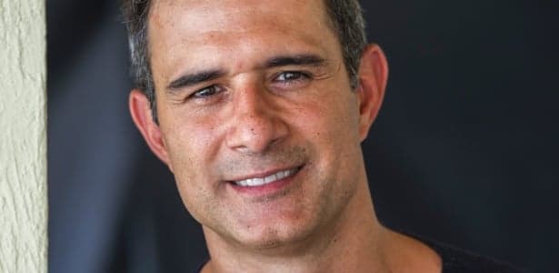 Marcos Pasquim descobre perfil fake na web e lamenta "detalhe"