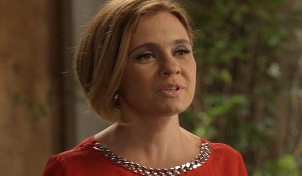 “Babilônia”: Inês explode o próprio carro que dirige para seduzir Aderbal
