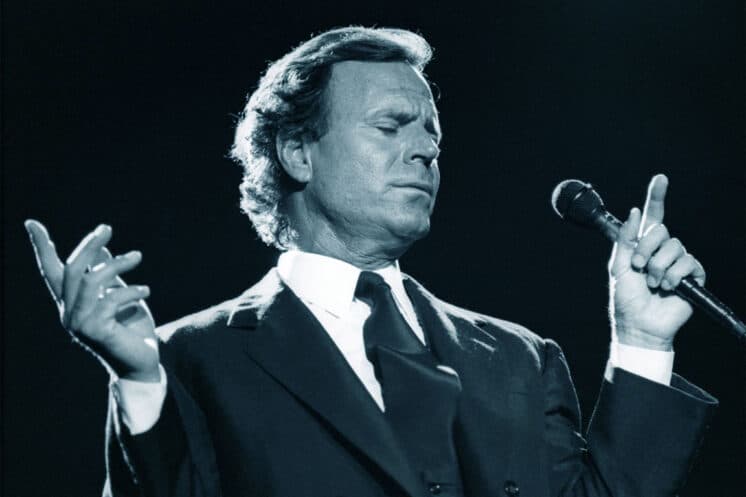 Cantor Julio Iglesias estaria hospitalizado em Nova York