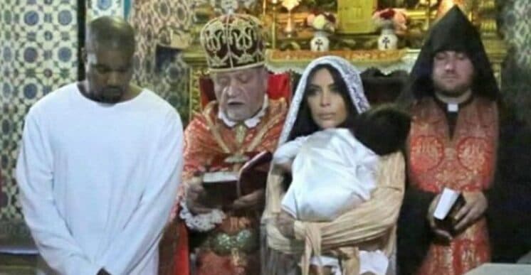 Em Jerusalém, Kim Kardashian batiza a sua filha e visita local sagrado; confira!