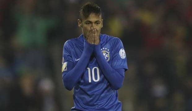 "Animado", Neymar aparece só de cueca e fãs reparam no tamanho da "mala"