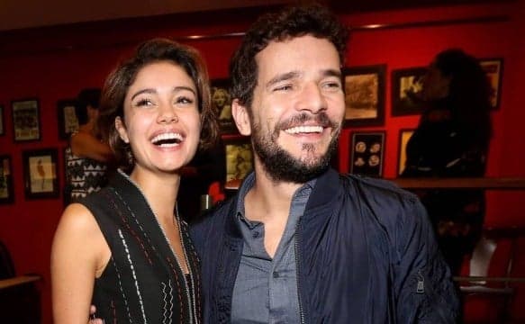 Sophie Charlotte surge em foto íntima com Daniel de Oliveira e imagem é exposta na internet