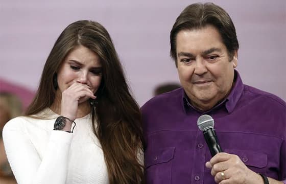 Camila Queiroz relembra passado como modelo em Nova York: "Passei sede"