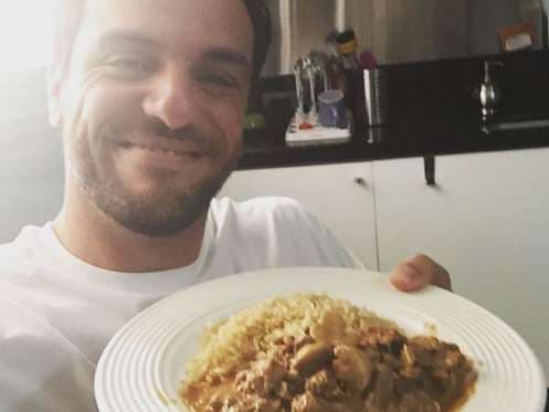 Rodrigo Lombardi faz piada com receita rejeitada em novela: "O dono adora!"