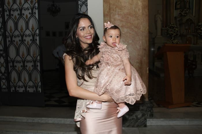 Filha de Daniela Albuquerque arruma confusão por causa de Xuxa
