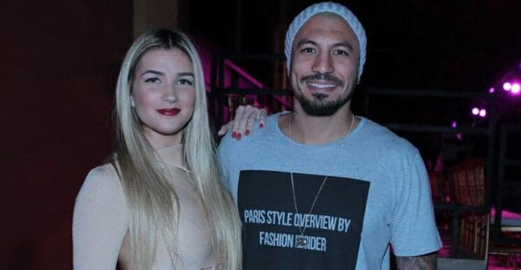 Ex-BBBs Fernando Medeiros e Aline posam em clique ousado