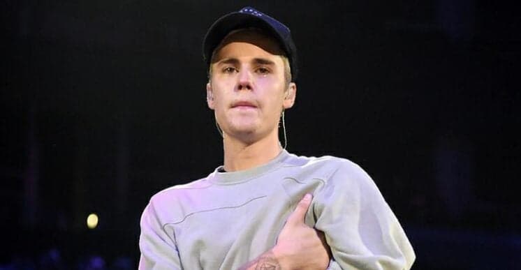 Justin Bieber surpreende e despreza fã que tentou lhe abraçar; assista!
