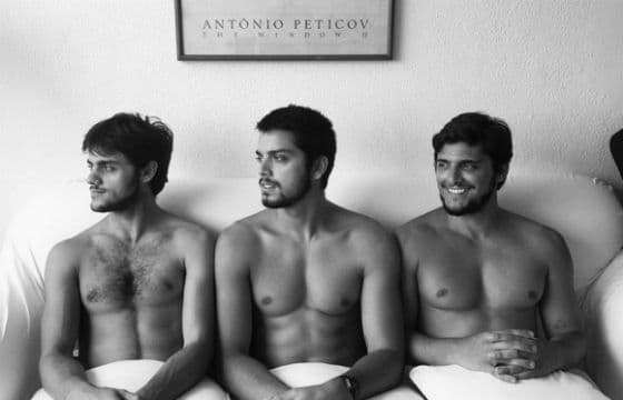 Sem camisa, irmãos Bruno Gissoni, Rodrigo e Felipe Simas fazem sucesso na web