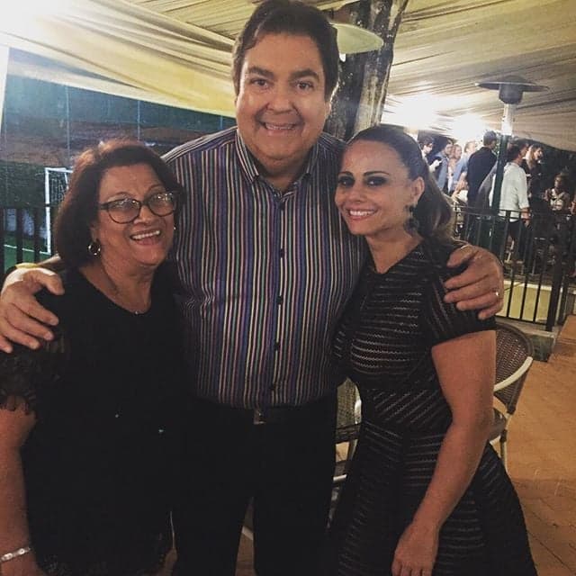 Após "Dança dos Famosos", Viviane Araújo se diverte na casa de Faustão