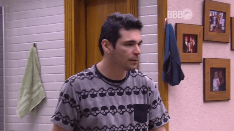 Alan é chamado ao confessionário e deixa o "BBB 16"