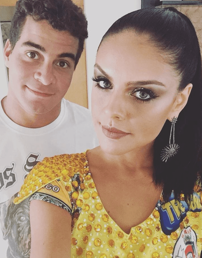 Horas antes de reinar na Sapucaí, Paloma Bernardi ganha declaração de Thiago Martins