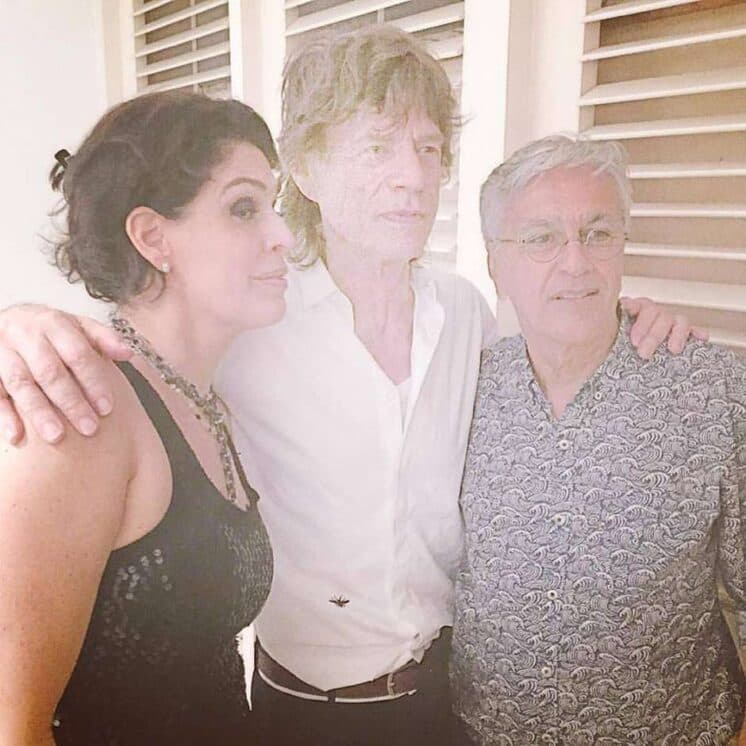 Mick Jagger chega ao Brasil e tem encontro com Caetano Veloso