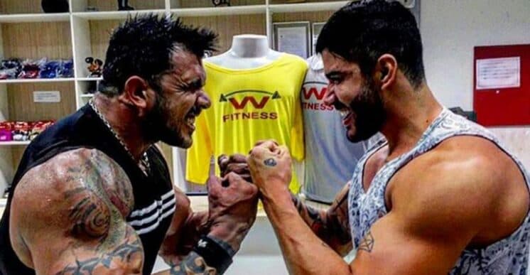 Gusttavo Lima chama atenção ao aparecer mostrando os musculos