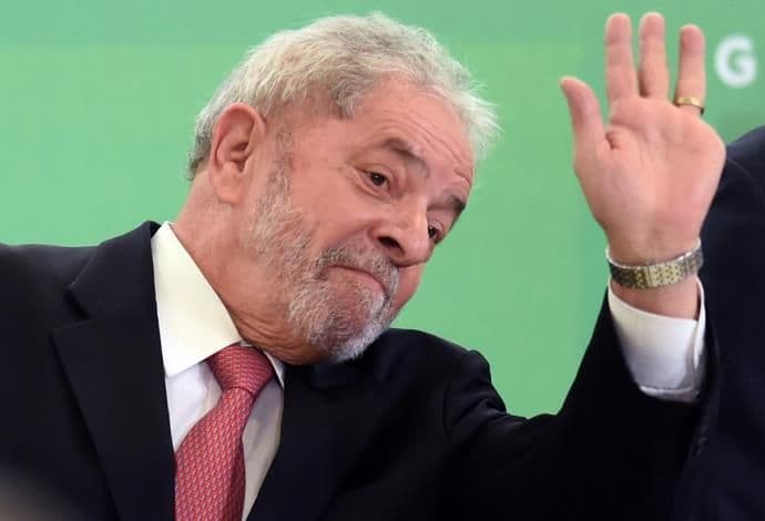 "Falta de segurança", afirma GloboNews após não transmitir discurso de Lula