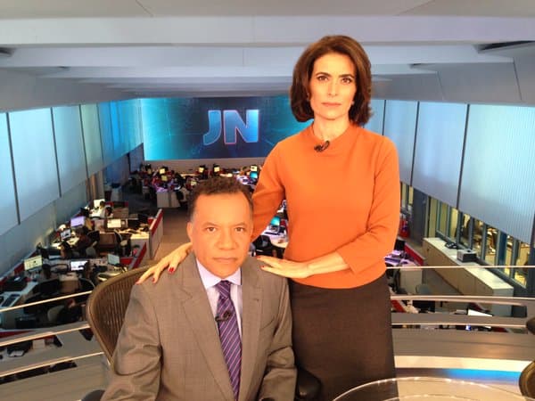 No "Jornal Nacional", jornalista se emociona ao noticiar morte de colega