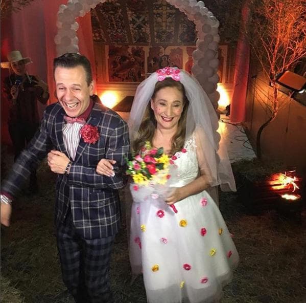 Vestida de noiva, Sonia Abrão se casa com Celso Zucatelli