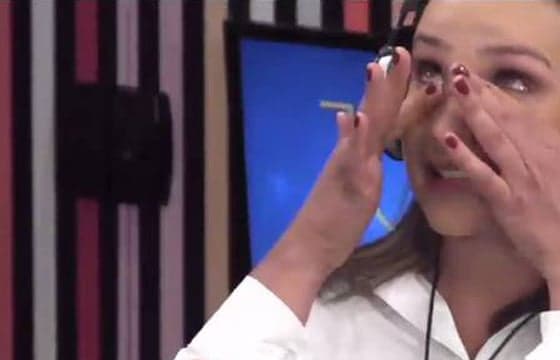 Ex apresentadora revela luta contra câncer de mama; confira