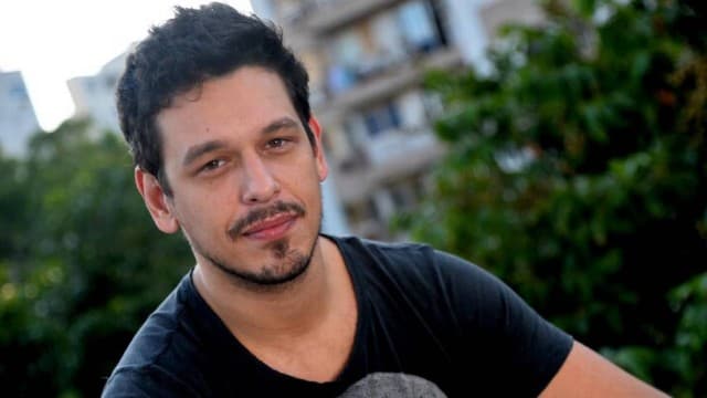 João Vicente de Castro diz que só pensa em 'sobreviver' à estreia em novela