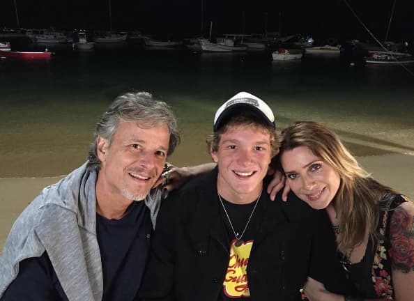 Marcello Novaes é flagrado observando filho atuando em nova novela