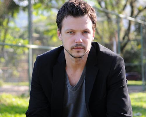 Afastado da TV há 2 anos, Guilherme Berenguer diz que sente saudade de atuar
