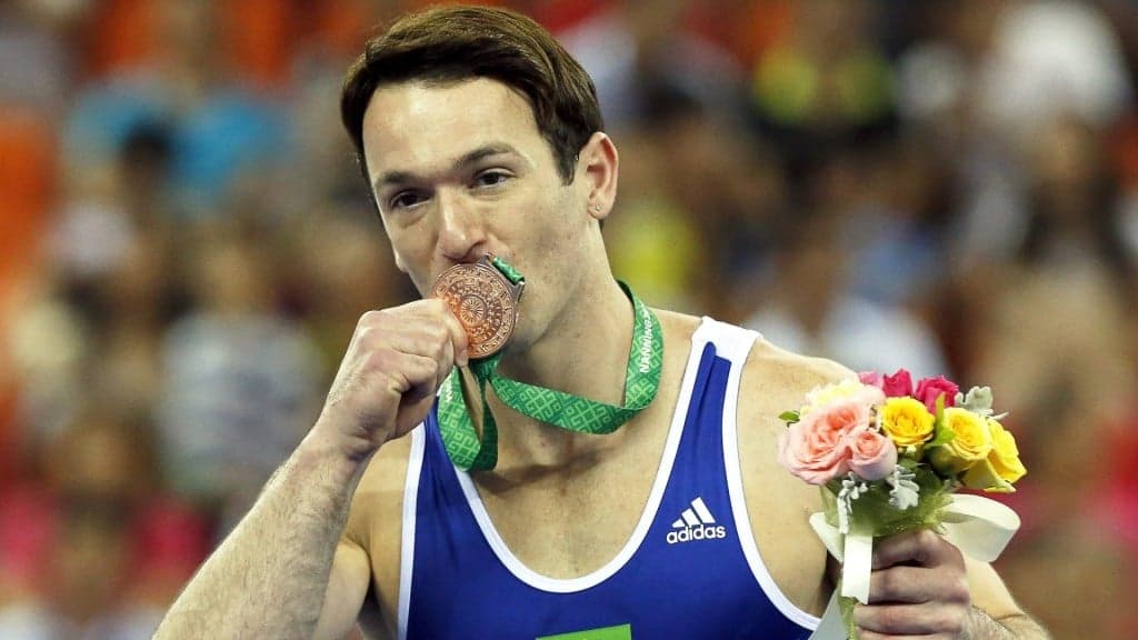 Ginasta Diego Hypolito exibe medalha de ouro conquistada no solo da etapa de Cottbus (ALE) da Copa do Mundo de Ginástica (Foto: Reprodução/Instagram) Ginasta Diego Hypolito exibe medalha de ouro conquistada no solo da etapa de Cottbus (ALE) da Copa do Mundo de Ginástica (Foto: Reprodução/Instagram)