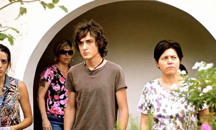 Sobrinho de Alexandre Nero estreia no cinema na pele de um transexual