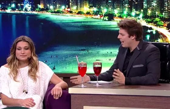 Em programa de Fábio Porchat, Sasha revela piercing e tatuagens