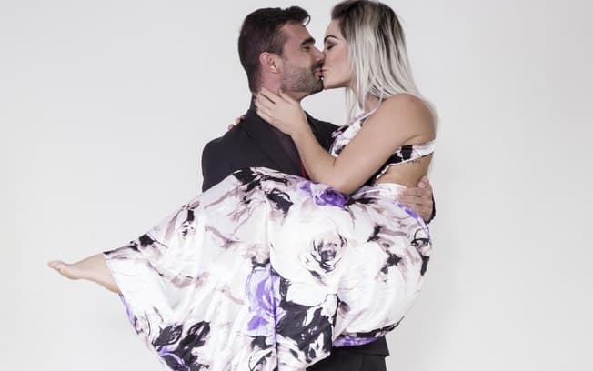 Laura Keller e Jorge Souza aparecem nus em praia no Pará; veja