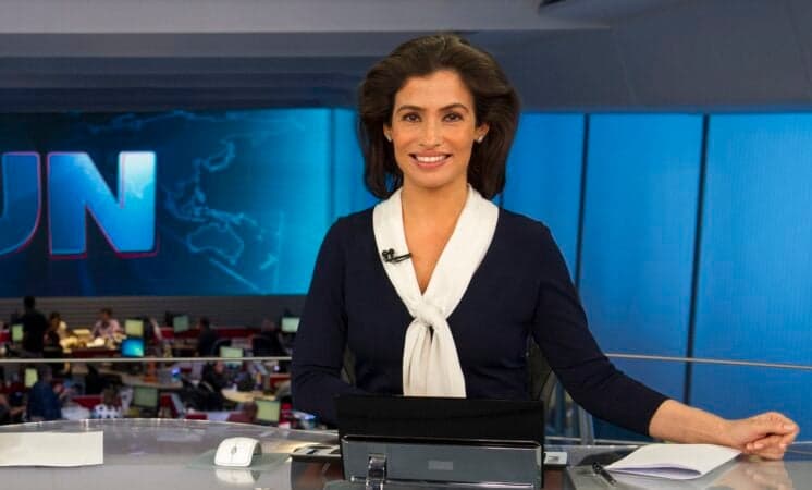 Renata Vasconcellos engasga no "Jornal Nacional" e agita internautas