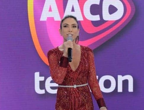 "Gilberto Gil gosta de homem?", pergunta Patrícia Abravanel no SBT
