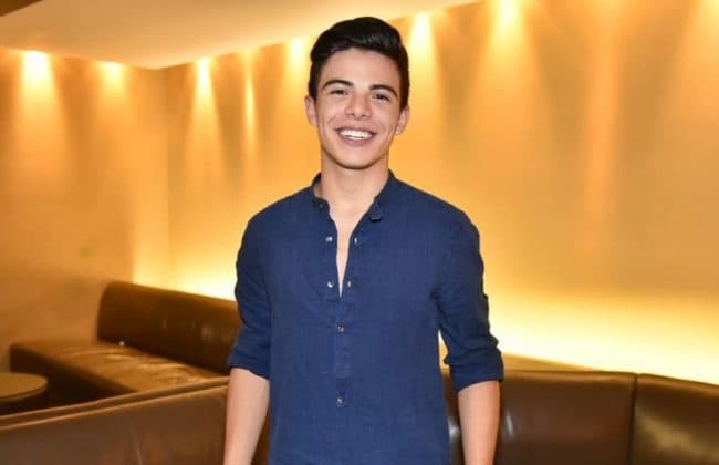 Thomaz Costa deixa escapar informação sigilosa sobre Larissa Manoela