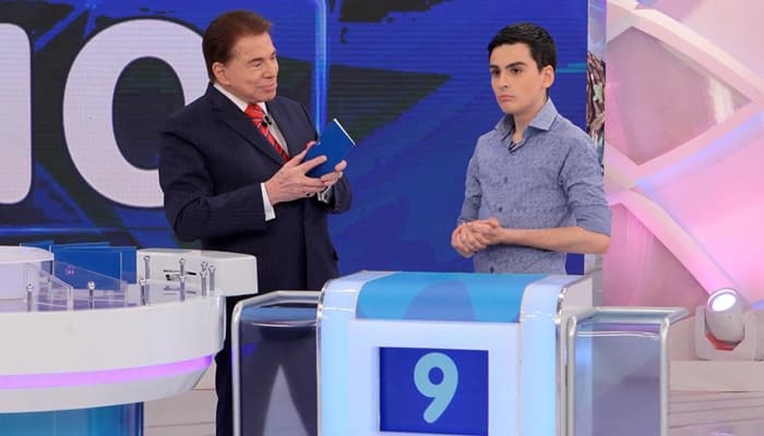 Dudu Camargo ao lado de Silvio Santos durante participação no "Jogos das Três Pistas" (Foto: Lourival Ribeiro/SBT) Dudu Camargo ao lado de Silvio Santos durante participação no "Jogos das Três Pistas" (Foto: Lourival Ribeiro/SBT)