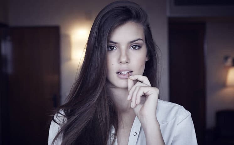 Camila Queiroz passará por aulas com fonoaudiólogo para nova novela