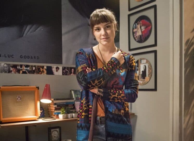 Alice Wegmann volta com nova personagem em "A Lei do Amor"; veja o visual!