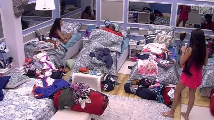 "BBB 17": Gêmeas fazem confusão por causa de uma chapinha