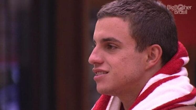 "BBB17": Manoel embaixo do edredom com Vivian, se declara
