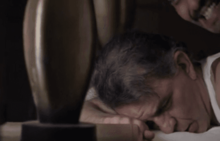 Final de série mexicana da Televisa dribla executivos e surpreende com cena gay