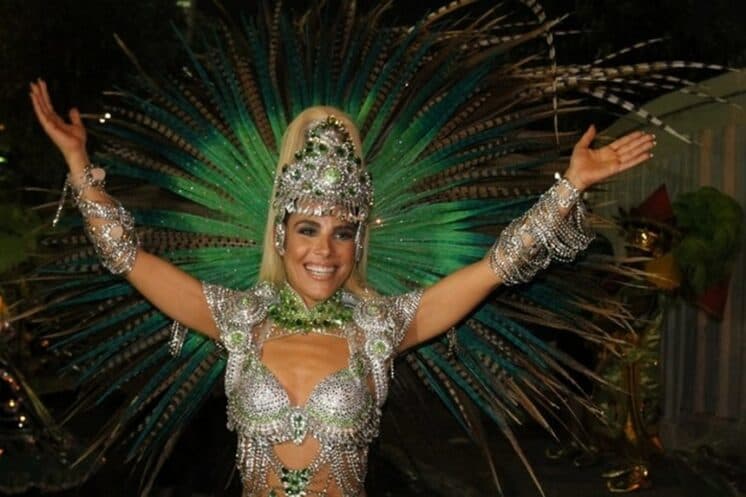 Após fim de barracos, Zezé elogia desfile de Wanessa no RJ