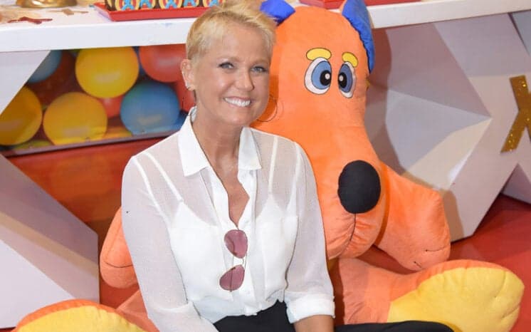 Xuxa passa a fazer visitas ao pai no hospital e fala sobre estado de saúde
